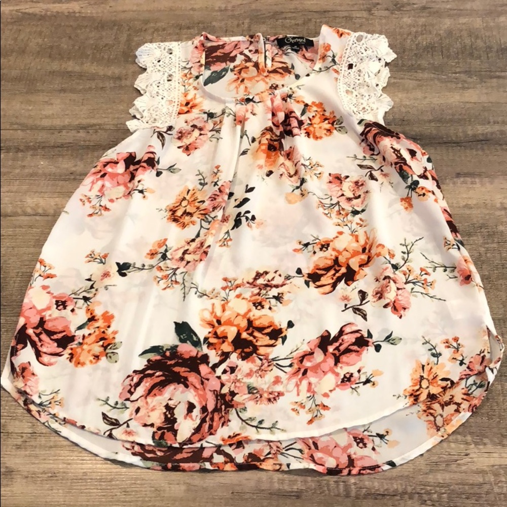 3/$10 Worn once Floral Top